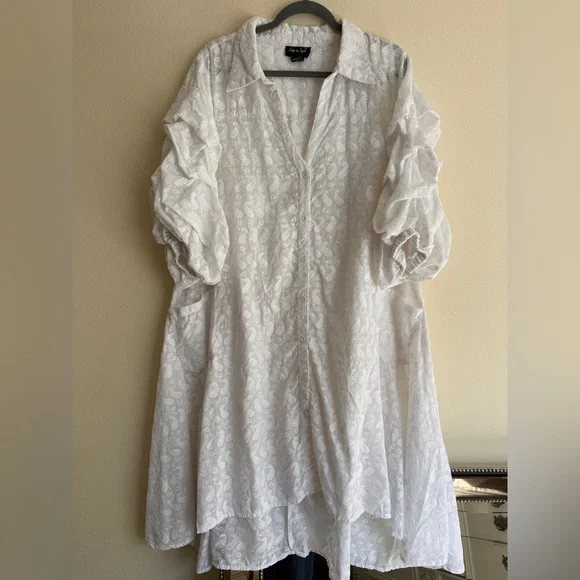 Chic White Maxi Dress with Puff Sleeves - Picture 1 of 7